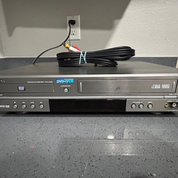 Samsung DVD/VHS Dual Deck DVD-V2000 4 Head Hi-Fi Stereo Dolby Digital. No Remote - Picture 2 of 9